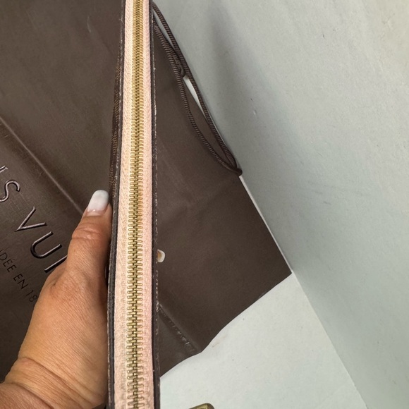 Louis Vuitton Authentic Damier Ebene Neverfull MM Pochette - Picture 8 of 13